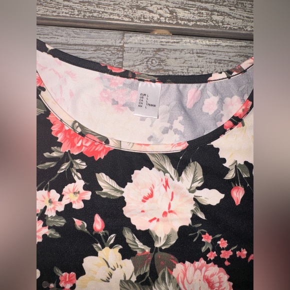 Women’s Black Floral Stretchy Crop Top, Sz LARGE - Picture 3 of 3